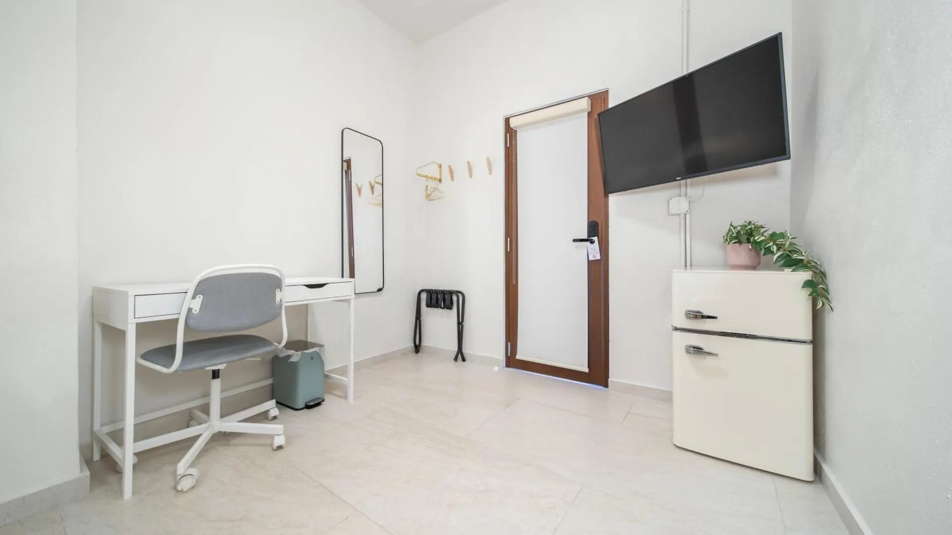 Room 15 Skyline Sips & Santurce Charm San Juan Otel